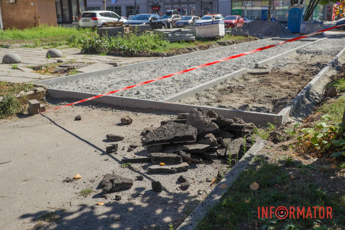 У Дніпрі на Володимира Великого оновлюють тротуар із шматком “велодоріжки”: як виглядає велосипедна інфраструктура в Європі 9