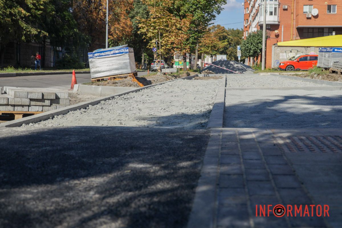 У Дніпрі на Володимира Великого оновлюють тротуар із шматком “велодоріжки”: як виглядає велосипедна інфраструктура в Європі 10