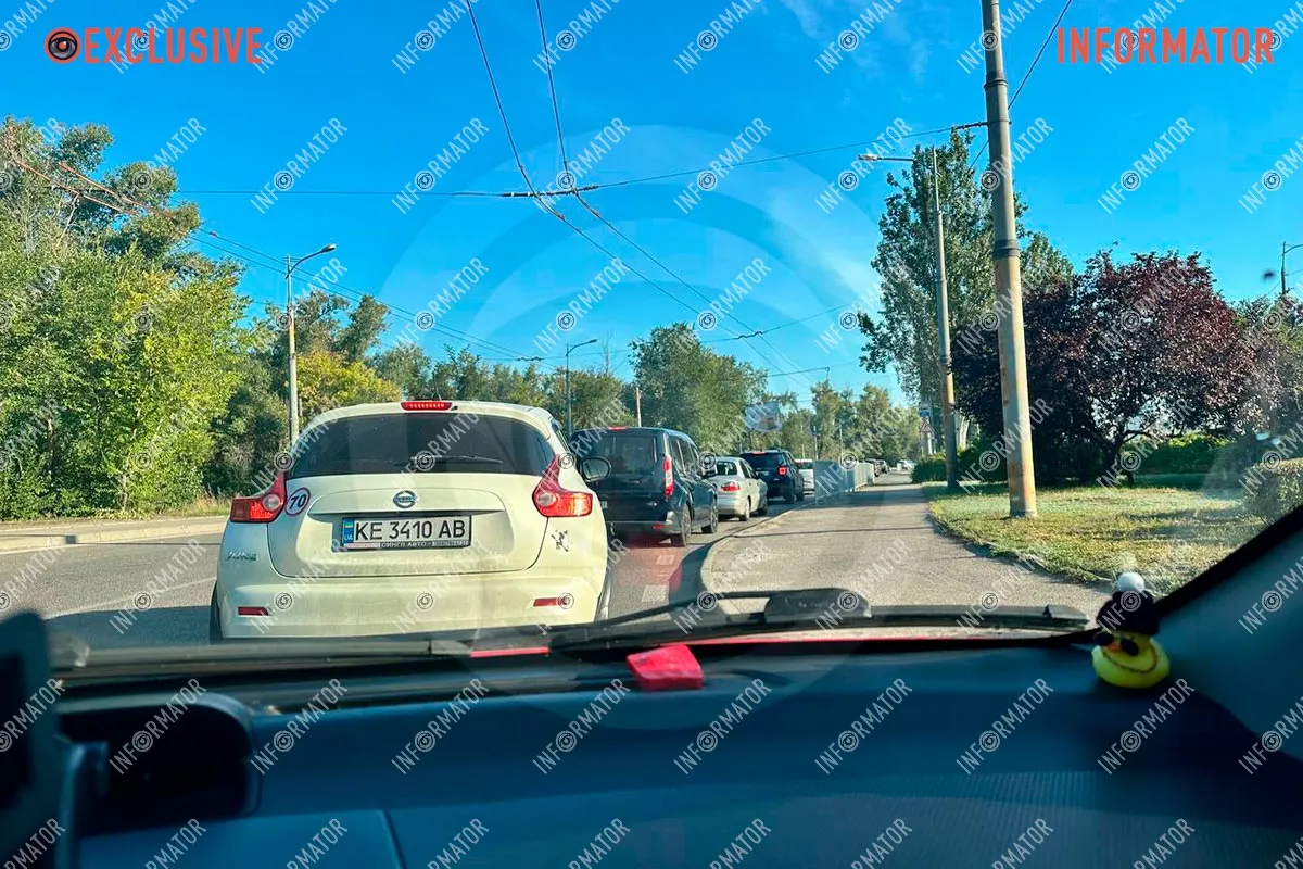 Ускладенний рух при заїзді на Новий міст зі сторони лівого берега Ускладенний рух при заїзді на Новий міст зі сторони лівого берега