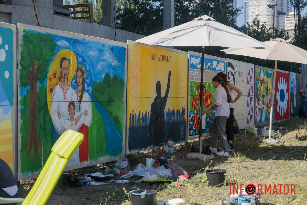 118 секций и сотни квадратных метров живописи: в Днепре художники создают масштабные муралы под открытым небом 22
