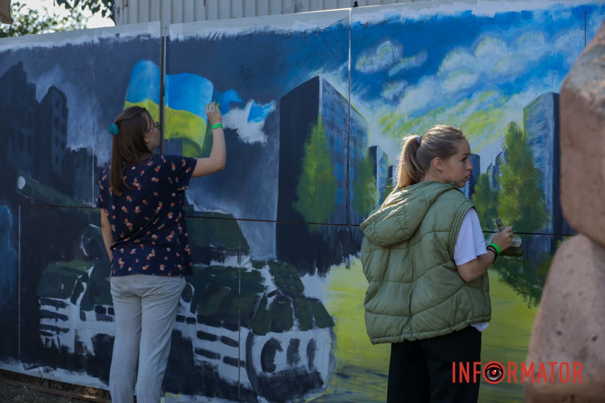 118 секций и сотни квадратных метров живописи: в Днепре художники создают масштабные муралы под открытым небом 44