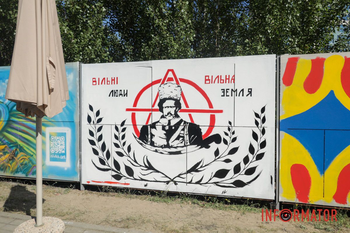 118 секций и сотни квадратных метров живописи: в Днепре художники создают масштабные муралы под открытым небом 55