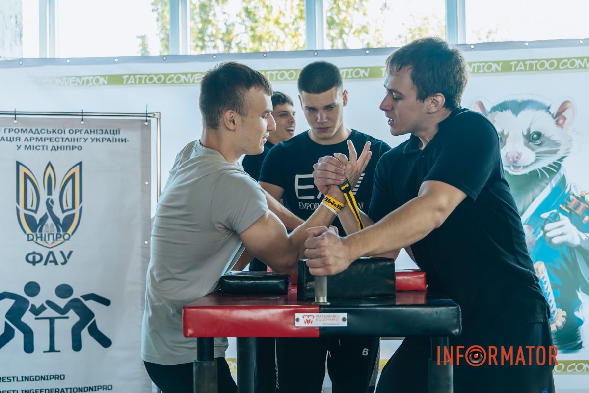 Були цікаві змагання з армрестлінгу
