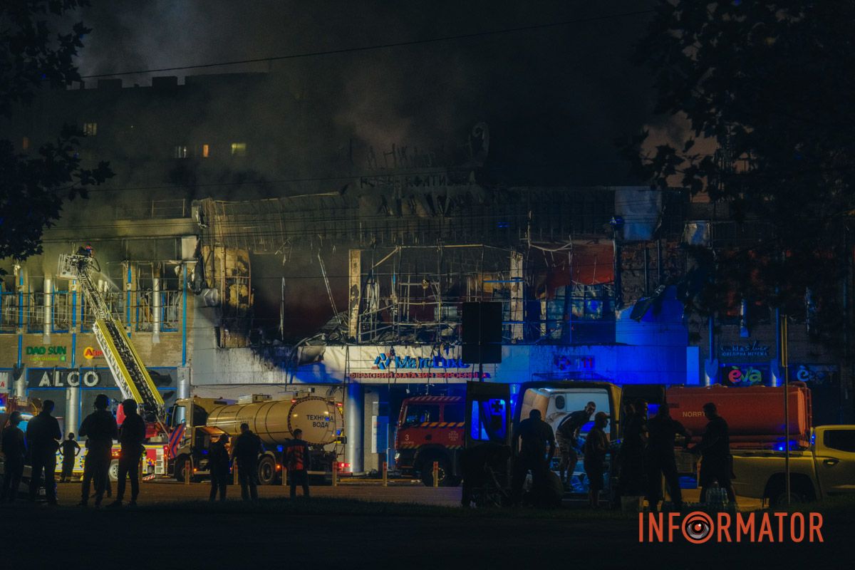 Кількість поранених зросла, вогонь досі вирує, дороги перекриті: як виглядає атакований в Дніпрі ТЦ "Новий Континент" 11