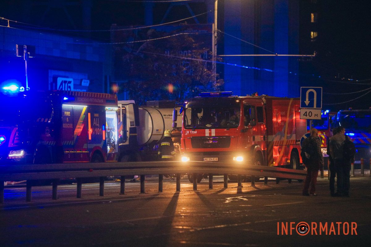 Кількість поранених зросла, вогонь досі вирує, дороги перекриті: як виглядає атакований в Дніпрі ТЦ "Новий Континент" 24