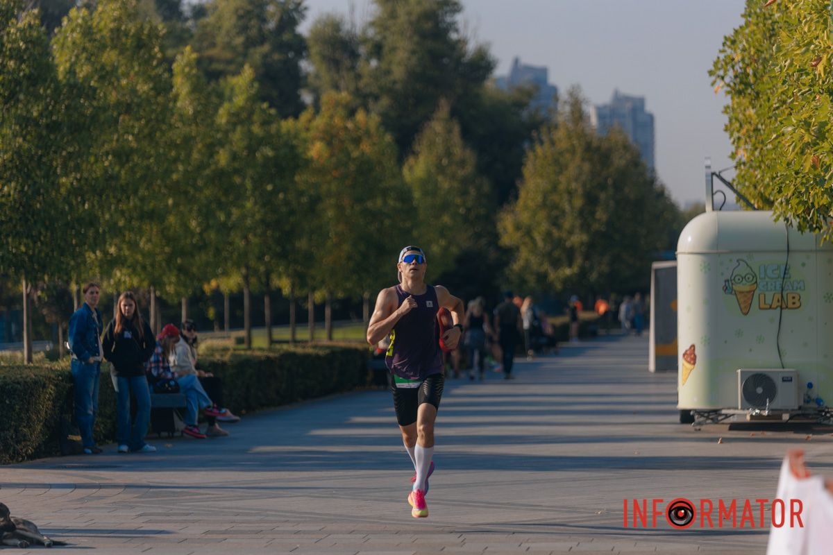 Спортивний драйв та дух змагань: у Дніпрі пройшов ювілейний "Дніпро Марафон" 30