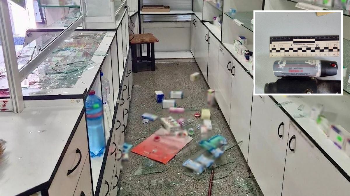 У Дніпрі двоє чоловіків увірвались до аптеки з ножем, бризнули у власника газовим балончиком та влаштували погром