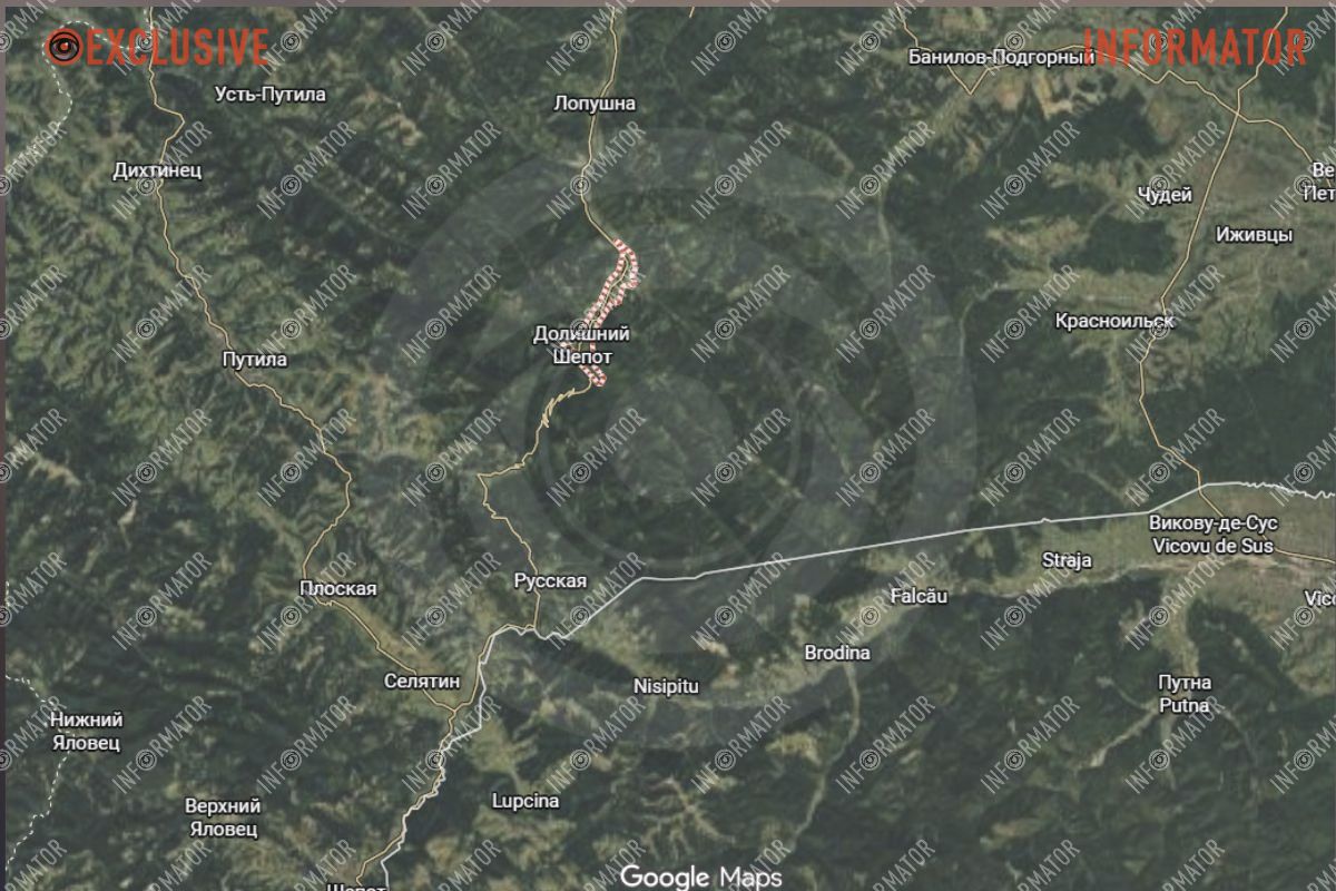 Село знаходиться у Карпатах
