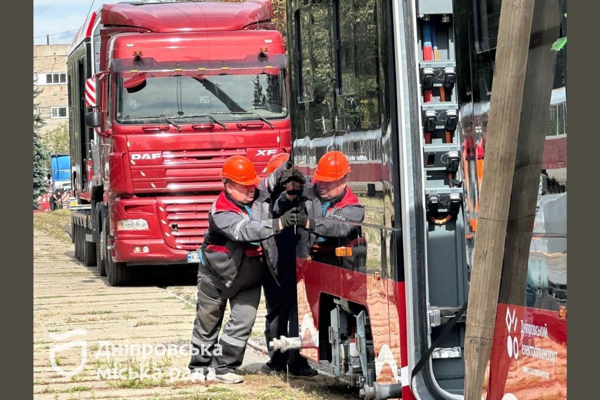 У Дніпрі з’явився п’ятий низькопідлоговий трисекційний трамвай