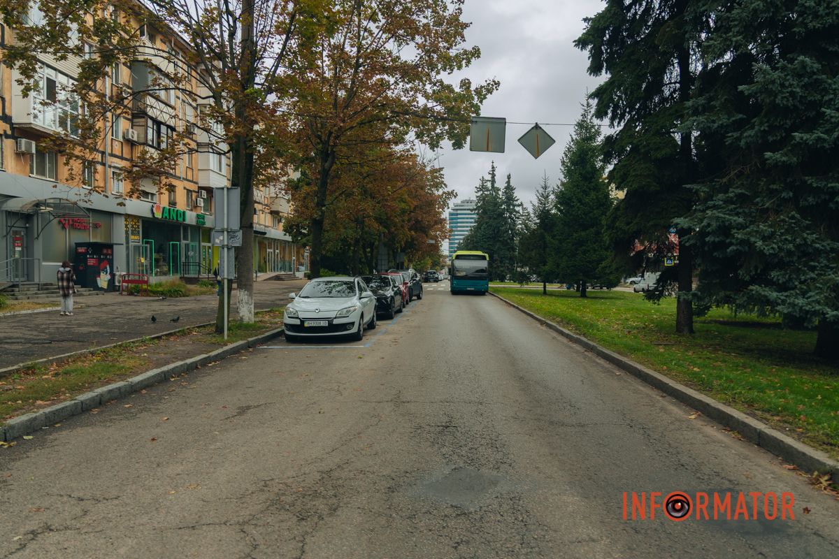  Окремі ділянки пішохідних доріжок повністю зруйновані