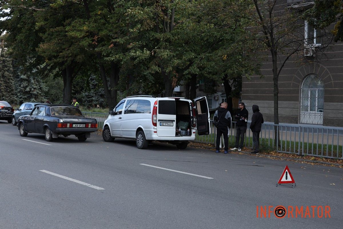 В Днепре на Рабочей человек попал под колеса «Волги» 8