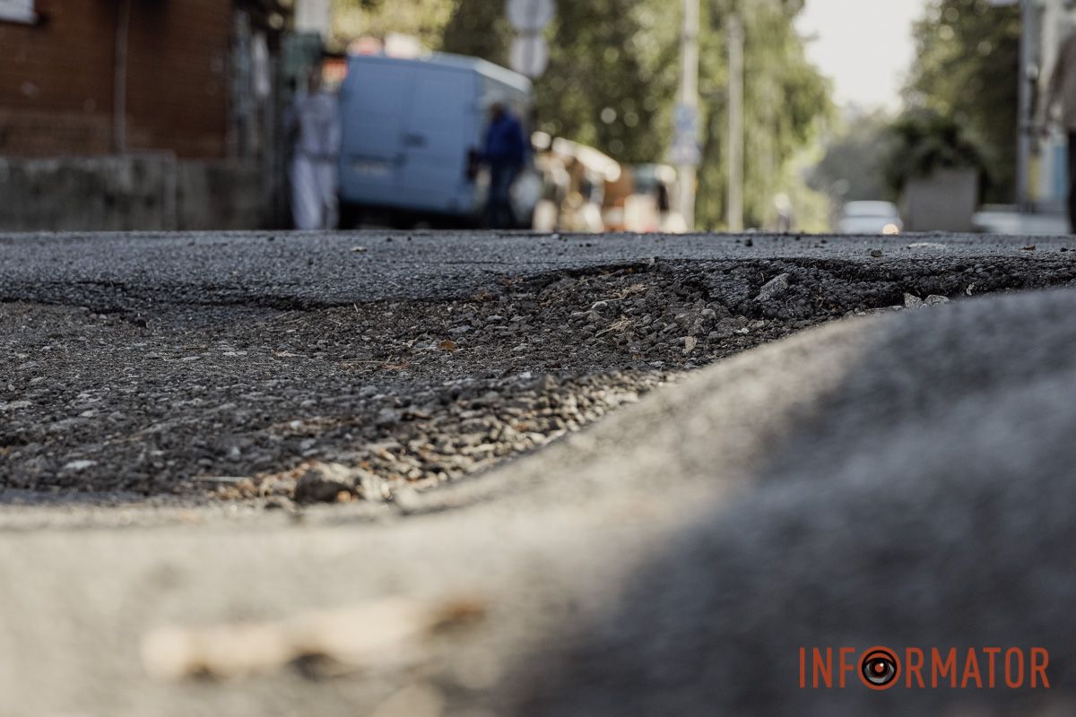 В настоящее время затруднено движение автомобилей на этом участке