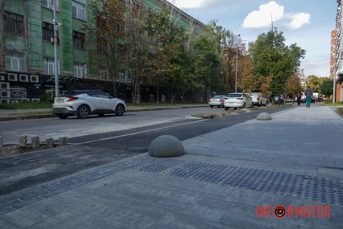 В Днепре на Князя Владимира Великого завершили ремонт тротуара с велодорожкой, но "по-украински" 16