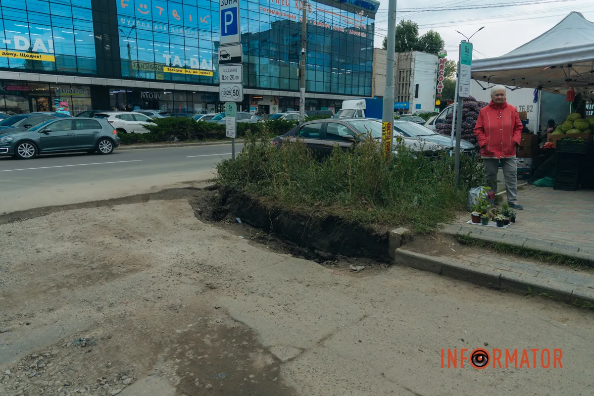 Тут з'являться нові бордюри та рівні доріжки