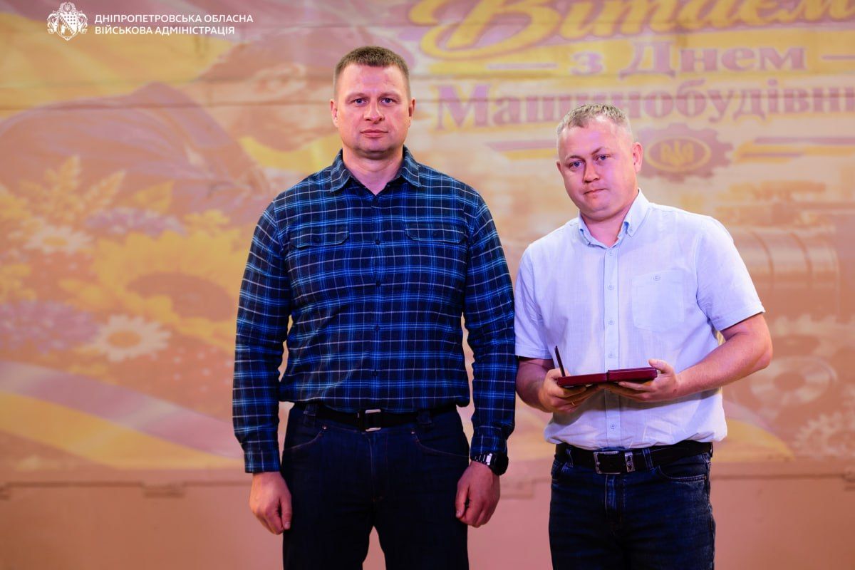 Голова Дніпропетровської ОВА Олександр Ганжа вручив державні та обласні нагороди фахівцям, які багато років присвятили своїй професії