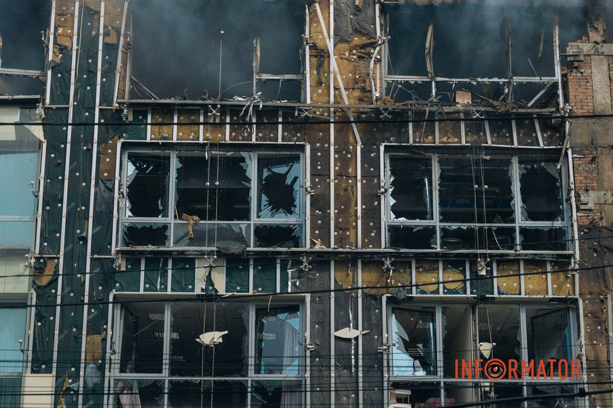 Частина будівлі сильно пошкоджена