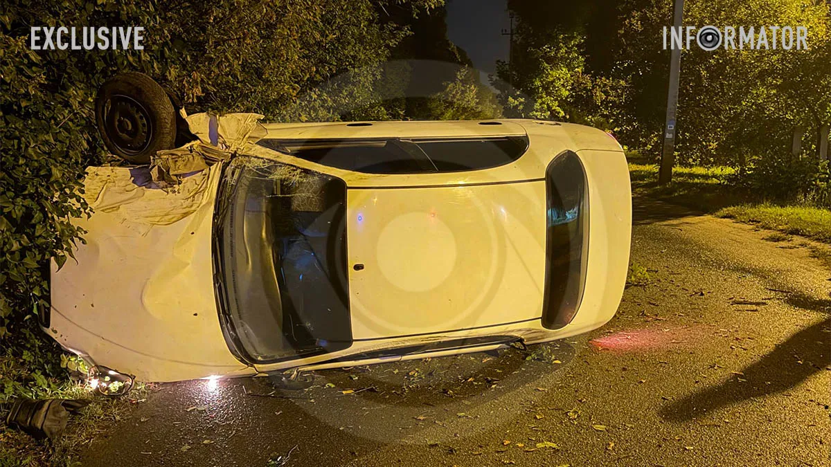 У Дніпрі на вулиці Волівачів 25-річний водій Daewoo врізався у дерево та пішов з місця аварії