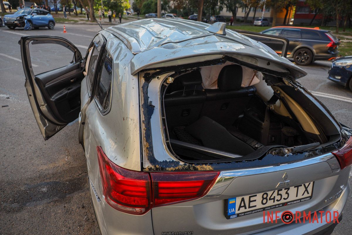 У Дніпрі на Метробудівській зіткнулись Mitsubishi, Mazda, Jac та Peugeot: рух ускладнено 20