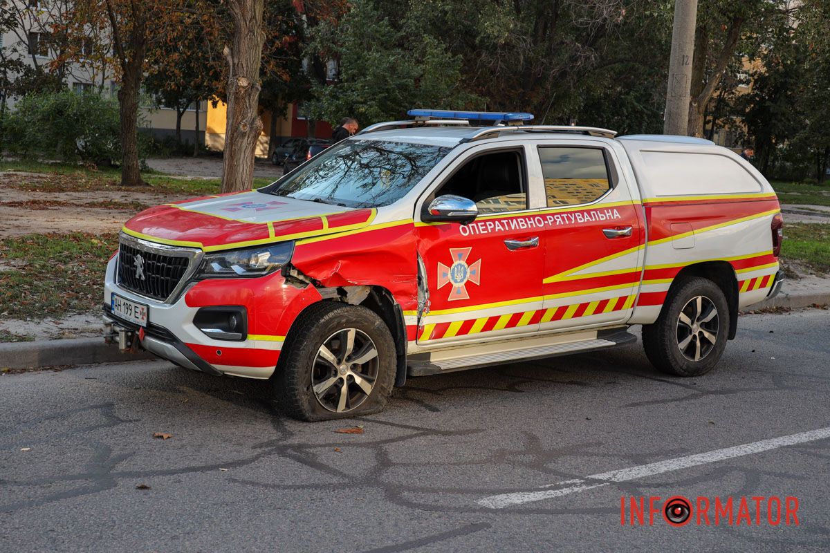 У Дніпрі на Метробудівській зіткнулись Mitsubishi, Mazda, Jac та Peugeot: рух ускладнено 31