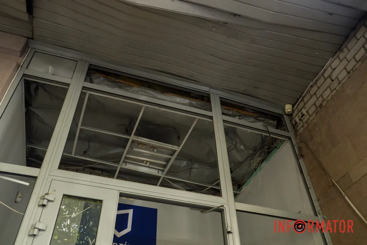 Ворог вдарив дроном по офісній будівлі Що відбувається у центрі Дніпра на місці російської атаки 28 вересня 15