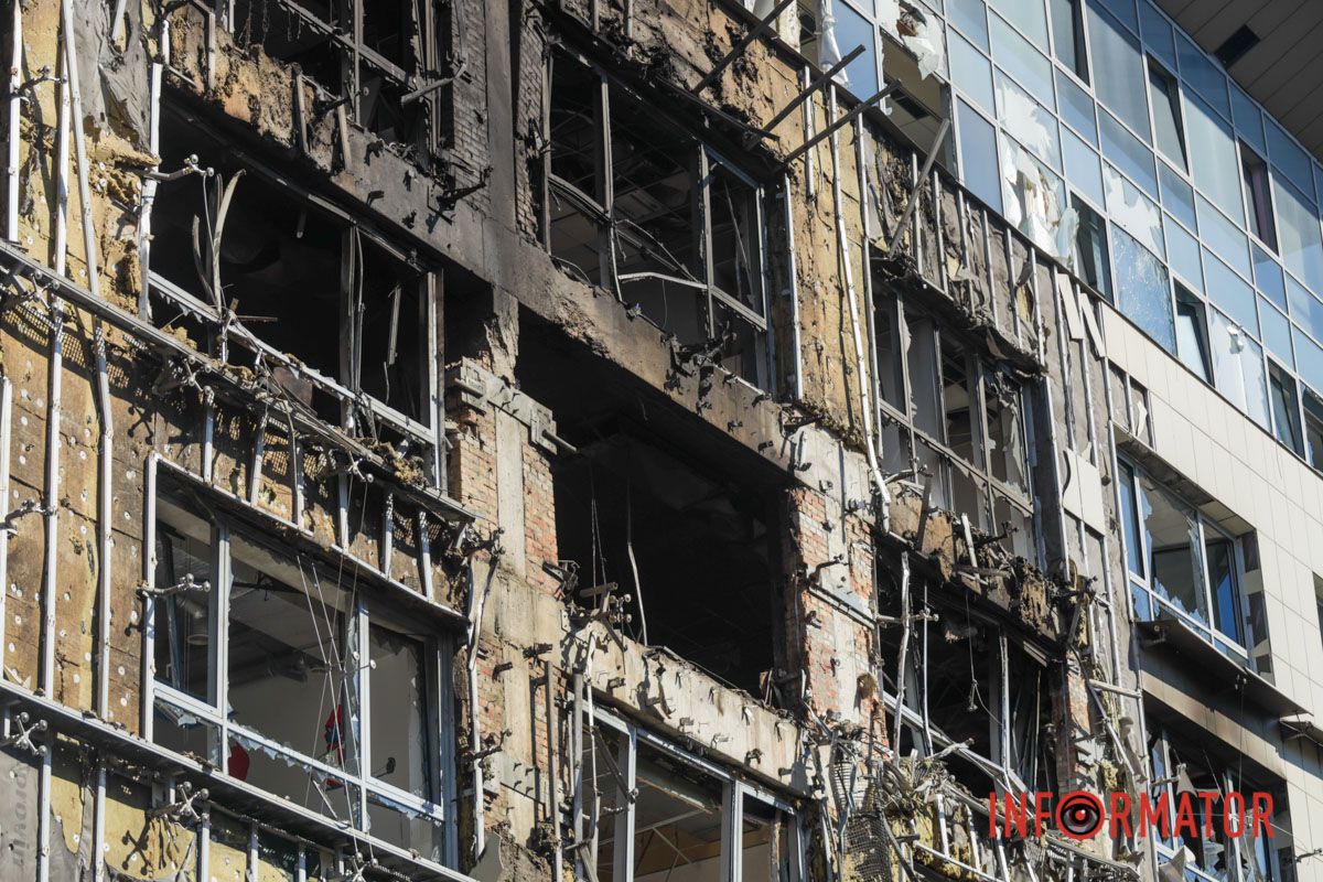 На місці атаки 28 вересня була сильна пожежа Що відбувається у центрі Дніпра на місці російської атаки 28 вересня 16