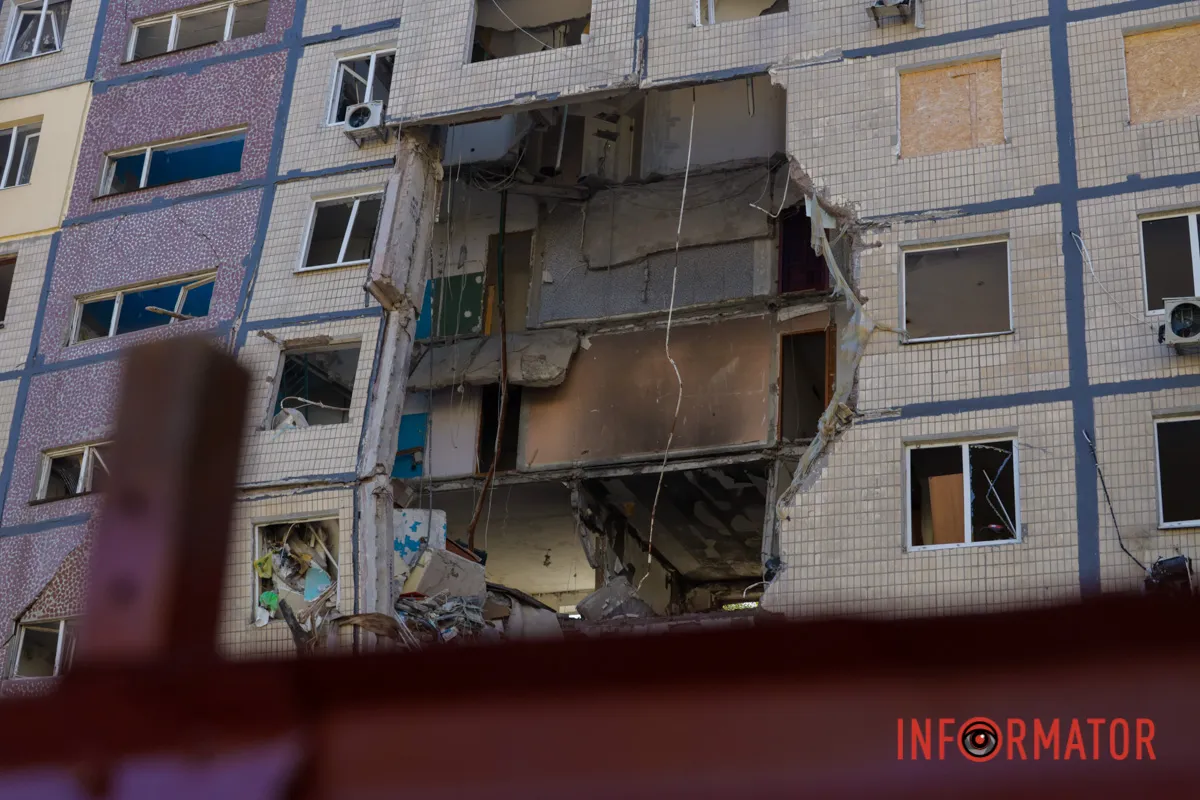 У Дніпрі на Набережній Перемоги стартував демонтаж частини дому, в який влучив російський дрон 7