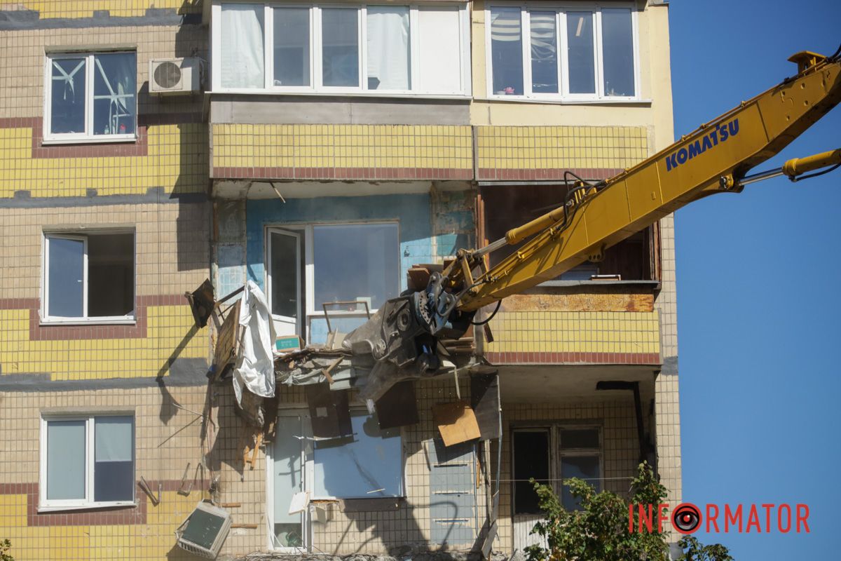 У Дніпрі на Набережній Перемоги стартував демонтаж частини дому, в який влучив російський дрон 13