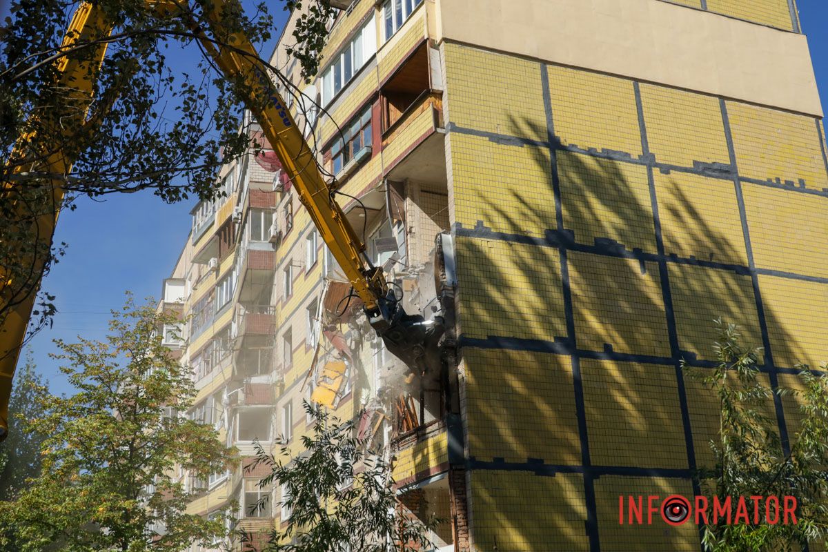 У Дніпрі на Набережній Перемоги стартував демонтаж частини дому, в який влучив російський дрон 37