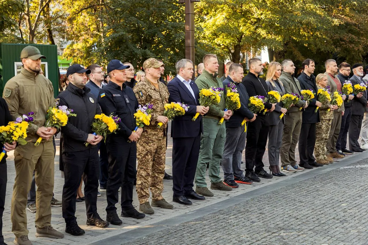 Мгновение молчаливой благодарности павшим Оборонцам