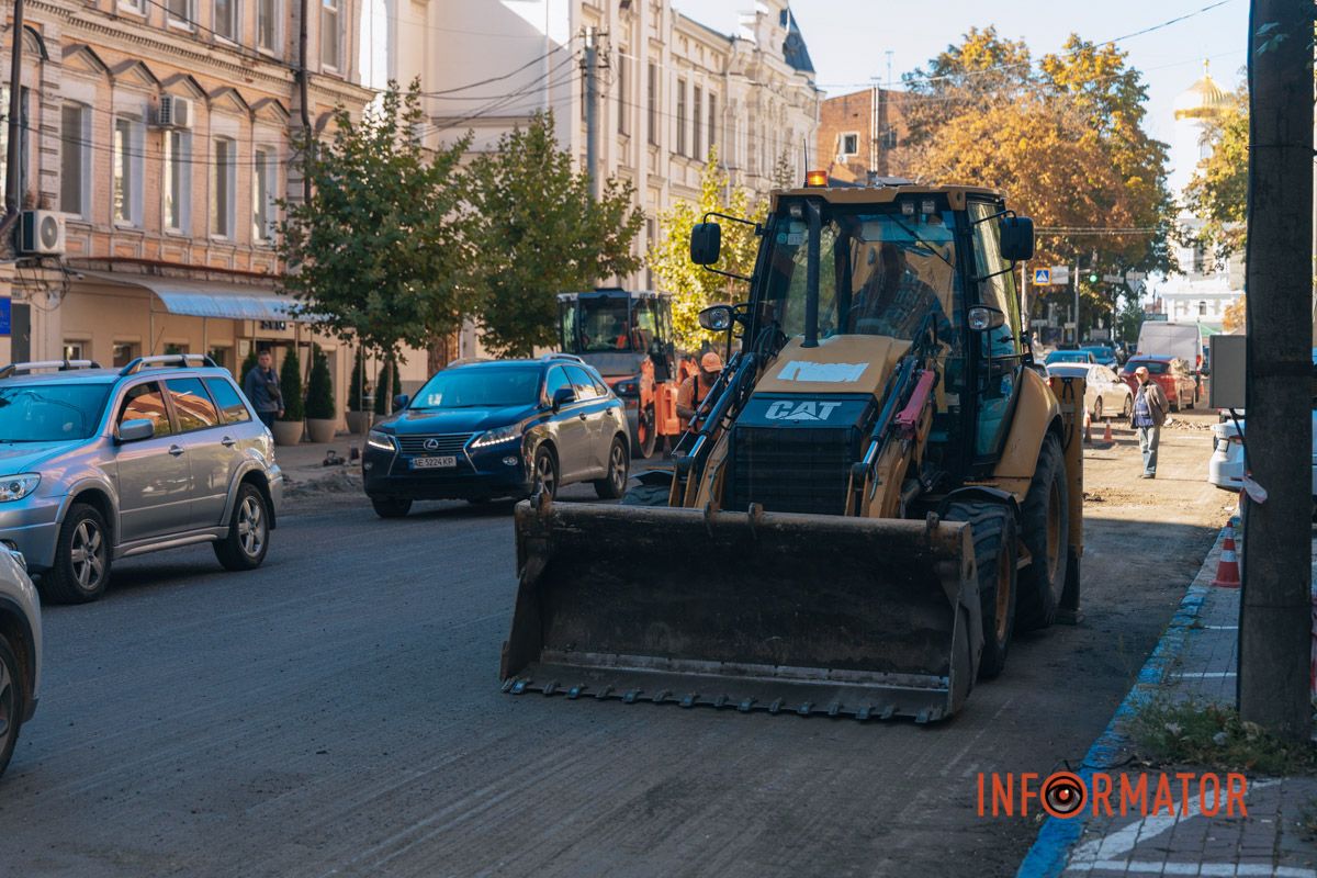 Тракторы и погрузчики в действии