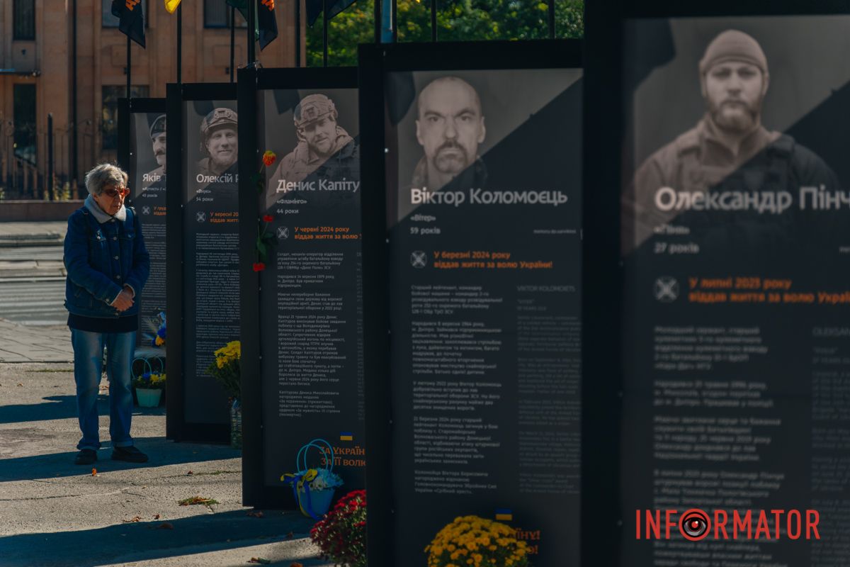 Дніпряни вдивляються в обличчя та історії Захисників