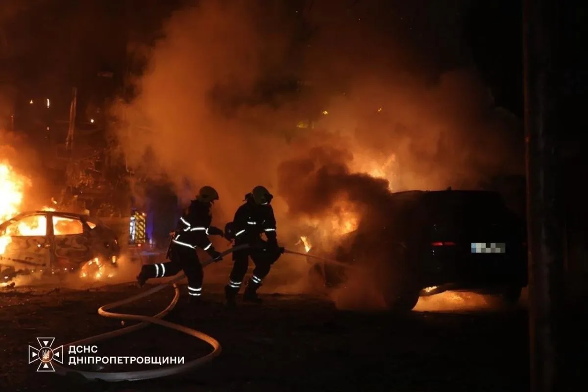 Дніпро оговтується від удару по багатоквартирному будинку ввечері 2 жовтня Дніпро оговтується від удару по багатоквартирному будинку ввечері 2 жовтня