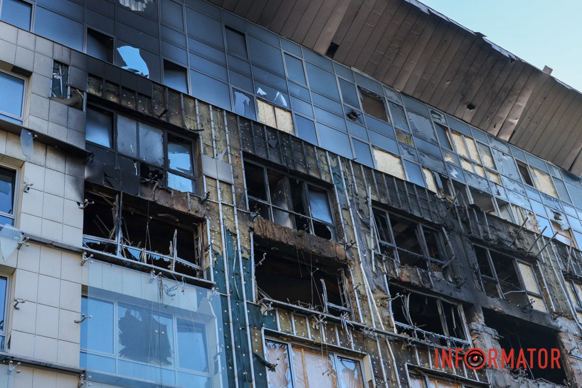 Что осталось после повторного удара "Какое укрытие?! Там секунда дела": жительница Днепра о повторной атаке на бизнес-центр - кадры с места 5