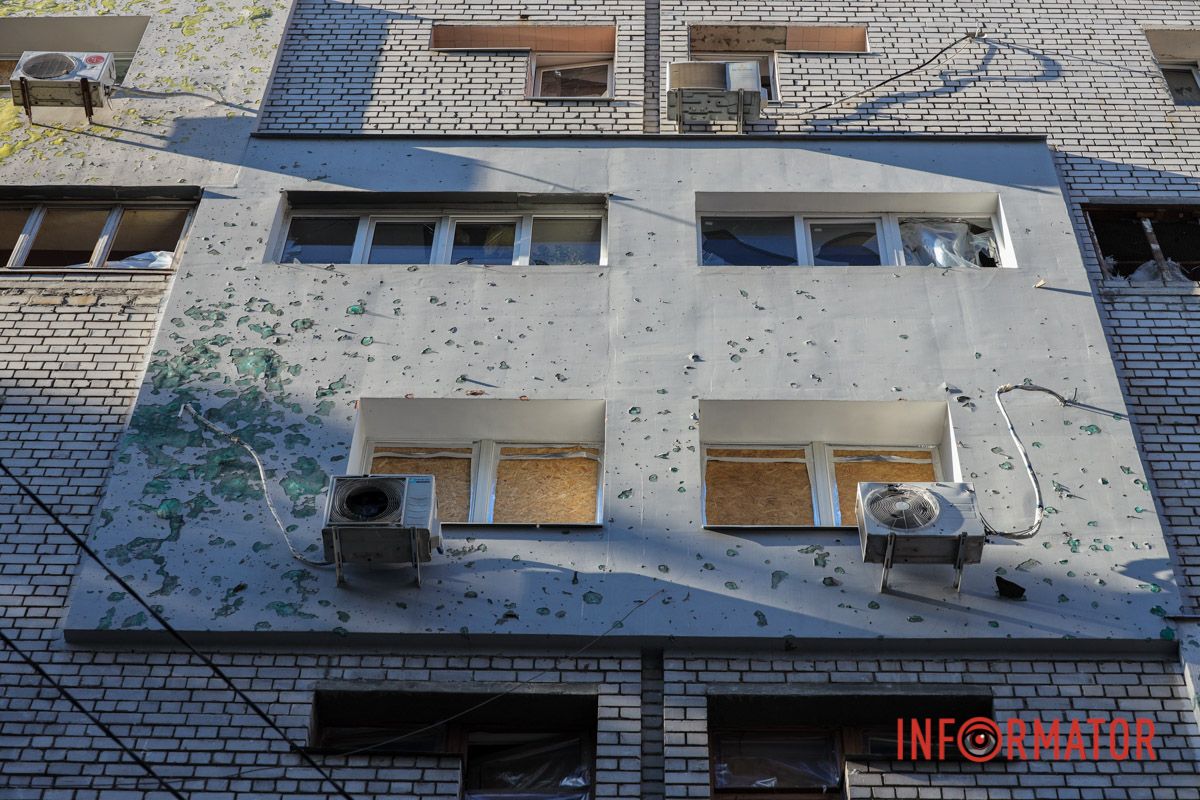 Что происходит у бизнес-центра после атаки "Какое укрытие?! Там секунда дела": жительница Днепра о повторной атаке на бизнес-центр — кадры с места 21