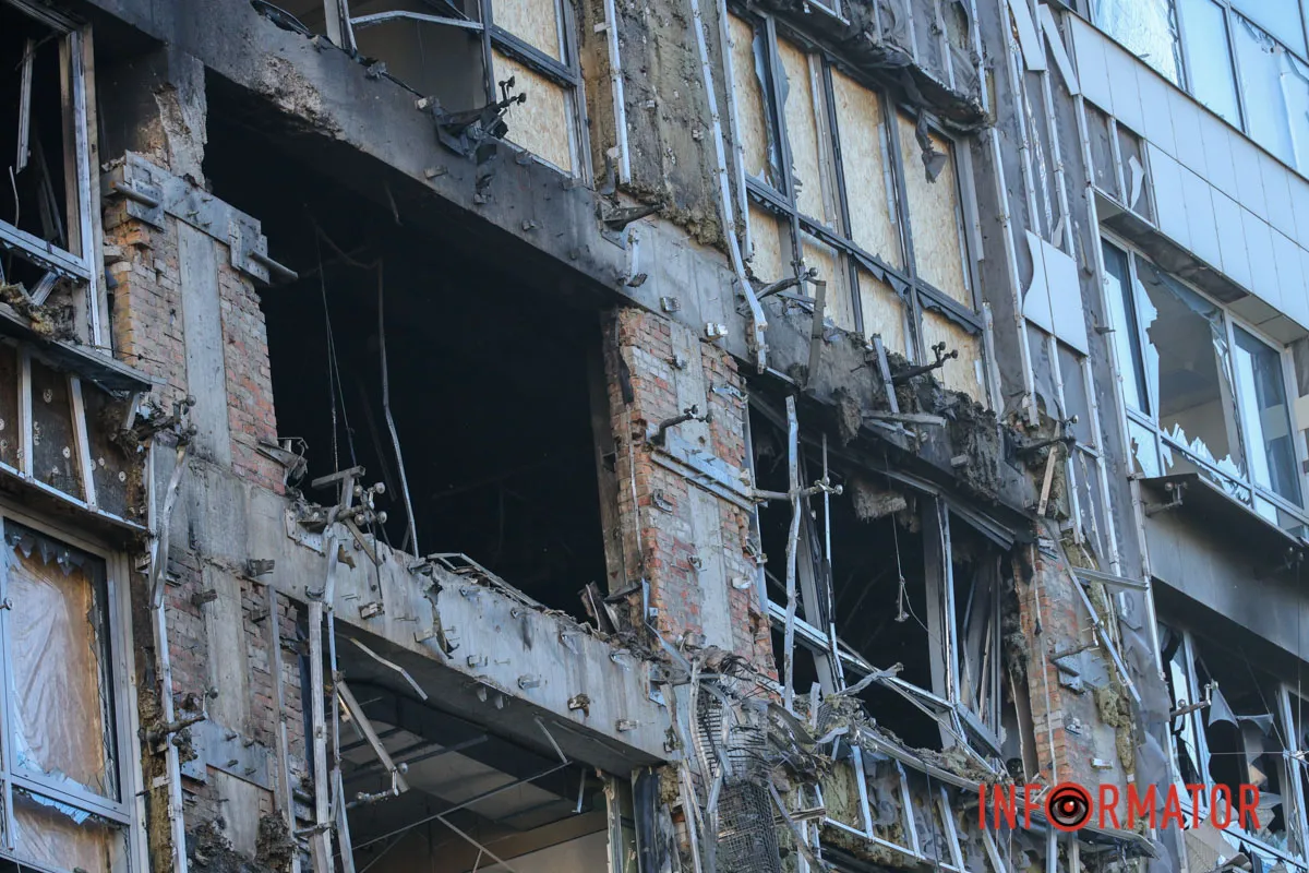 Повторная атака на одно и то же здание "Какое укрытие?! Там секунда дела": жительница Днепра о повторной атаке на бизнес-центр — кадры с места 19