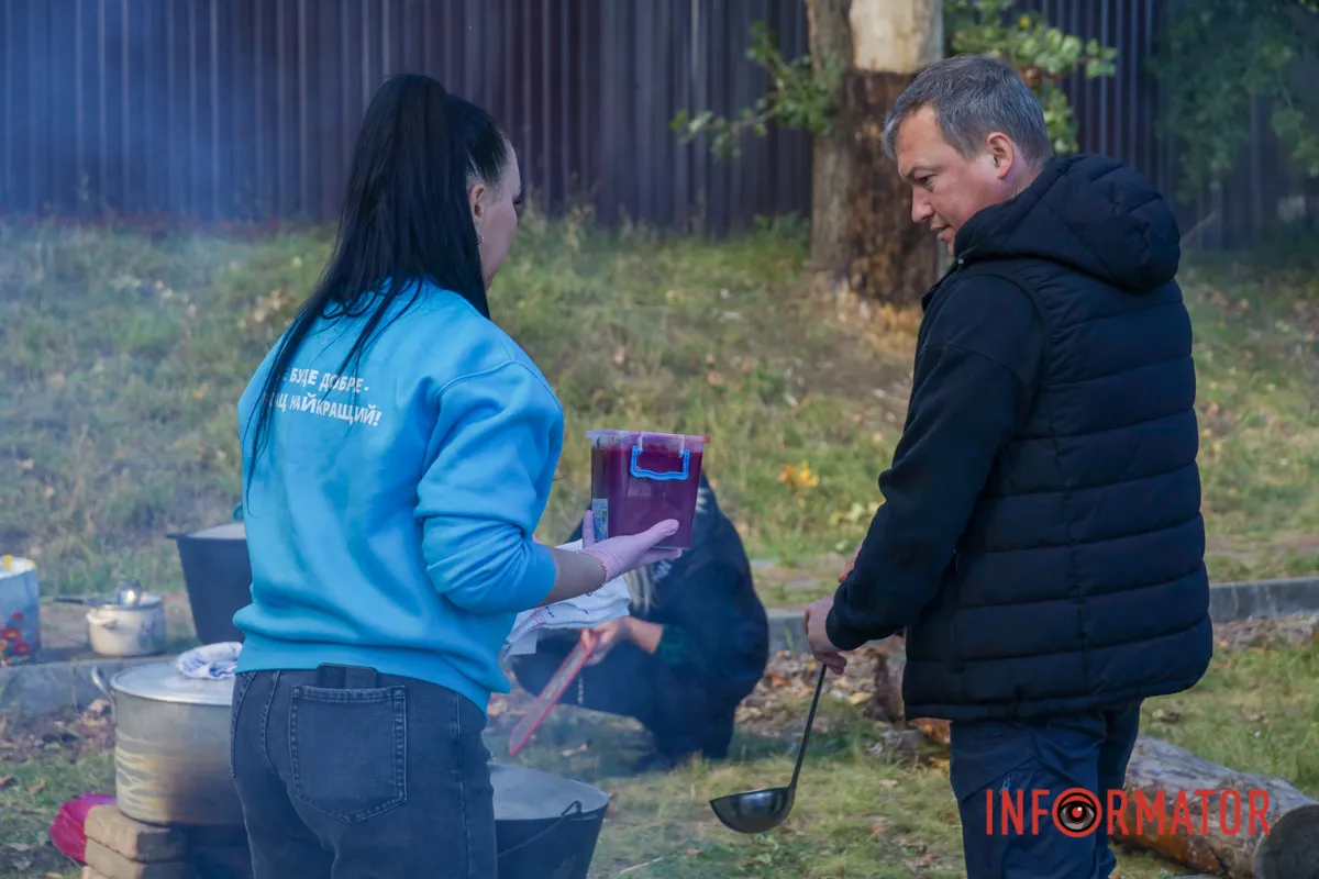Аромат борщу та пампушок: у Дніпрі пройшов фестиваль борщу 1
