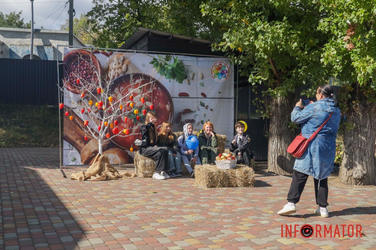 Аромат борщу та пампушок: у Дніпрі пройшов фестиваль борщу 18