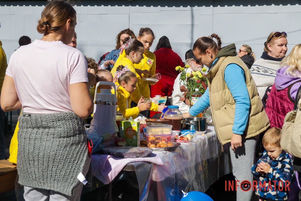 Аромат борщу та пампушок: у Дніпрі пройшов фестиваль борщу 40