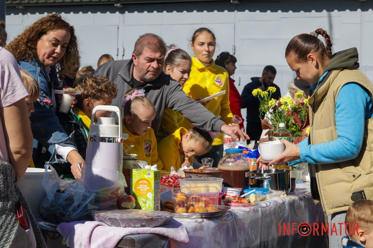 Аромат борщу та пампушок: у Дніпрі пройшов фестиваль борщу 45