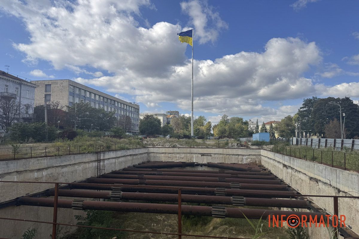 Що відбувається за парканом 
