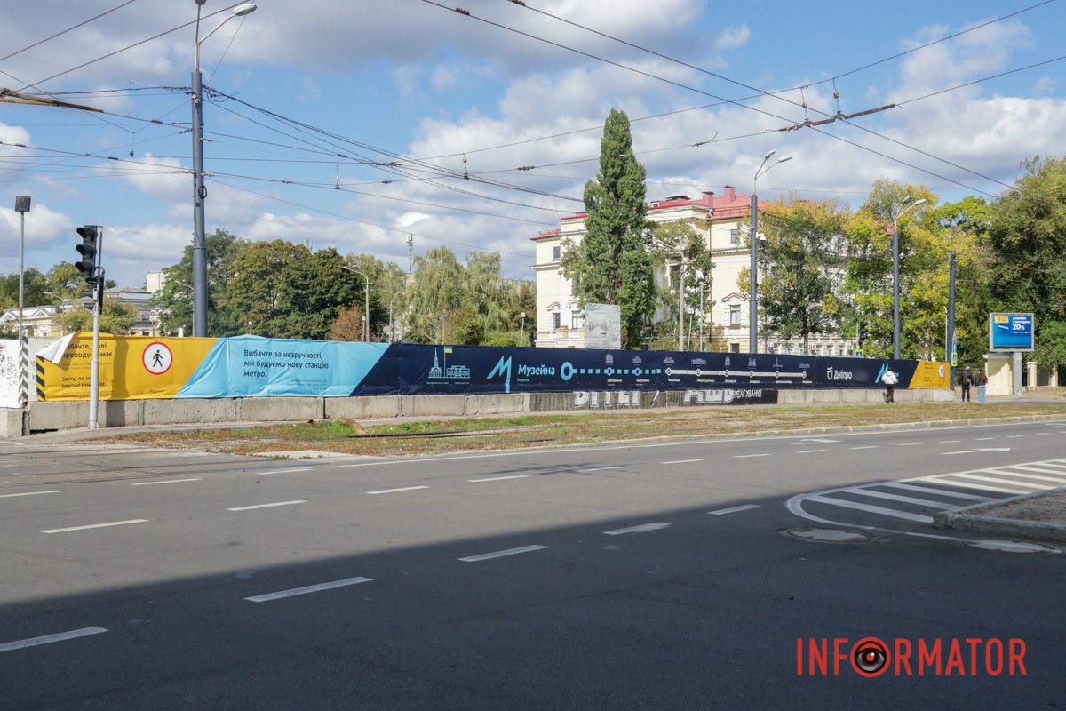 10-річчя будівництво метро, яке ми заслужили: на станції “Музейна” у Дніпрі оновили банер 6