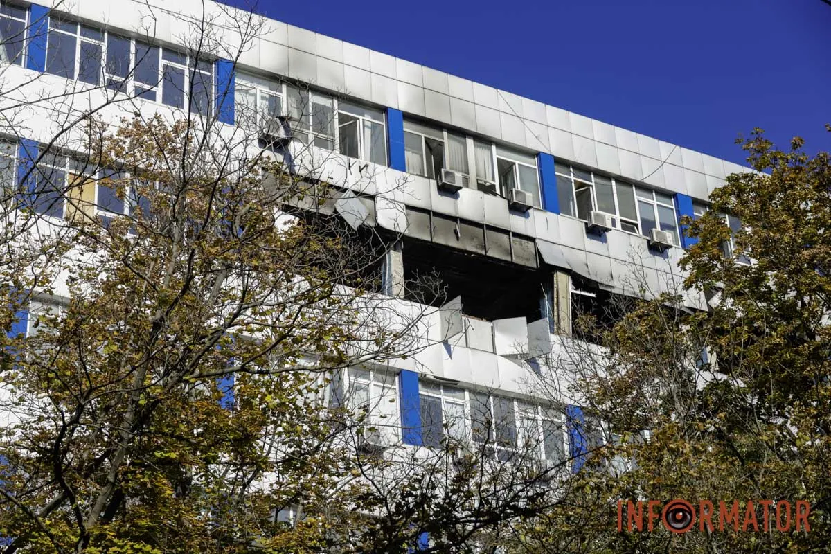 Що відбувається на місці ворожого удару по компанії зв’язку у Дніпрі: фоторепортаж 12