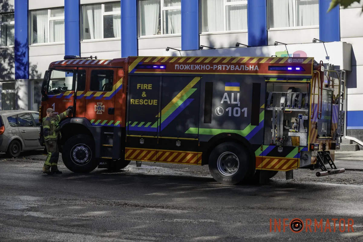 Що відбувається на місці ворожого удару по компанії зв’язку у Дніпрі: фоторепортаж 2