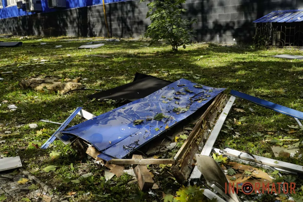 Що відбувається на місці ворожого удару по компанії зв’язку у Дніпрі: фоторепортаж 9