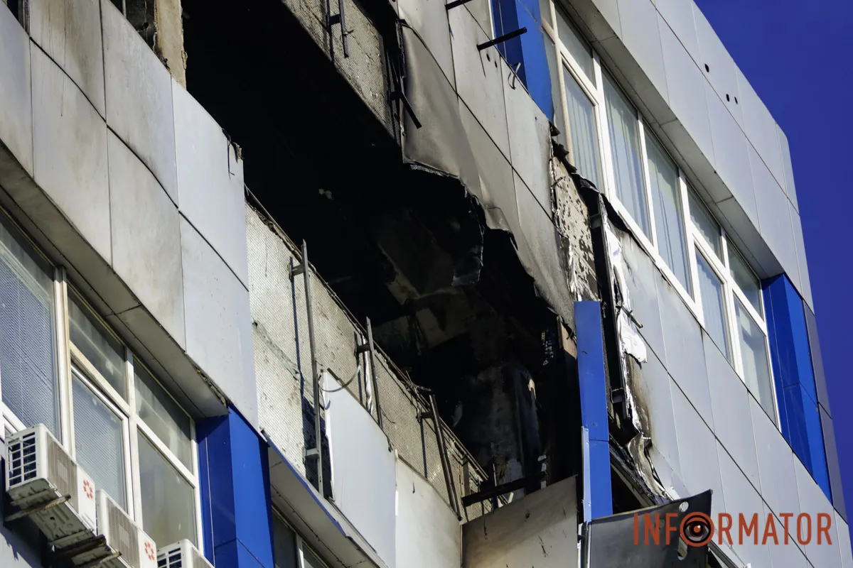 Що відбувається на місці ворожого удару по компанії зв’язку у Дніпрі: фоторепортаж 15