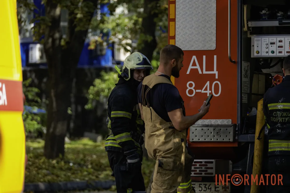 Що відбувається на місці ворожого удару по компанії зв’язку у Дніпрі: фоторепортаж 28