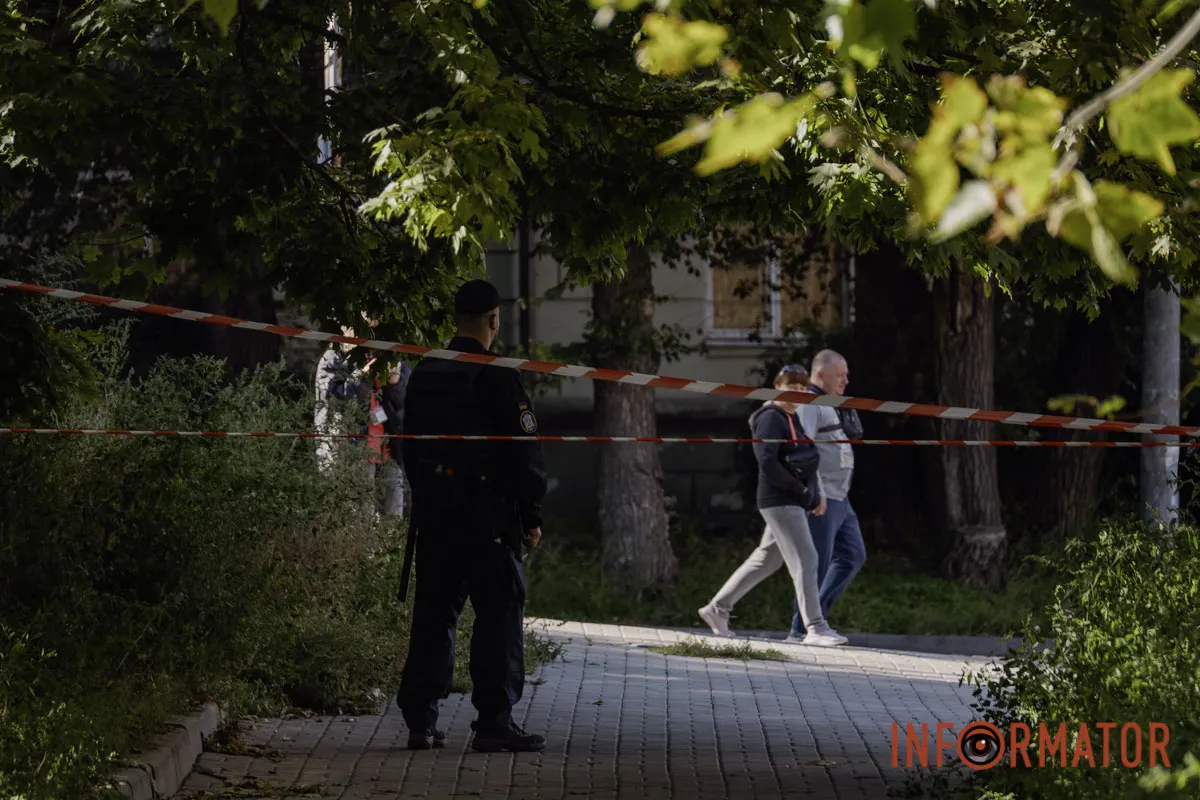 Що відбувається на місці ворожого удару по компанії зв’язку у Дніпрі: фоторепортаж 24