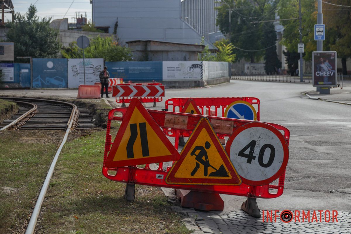 Фото станом на 4 жовтня 2026 року У Дніпрі на проспекті Яворницького почали оновлювати трамвайну колію 9