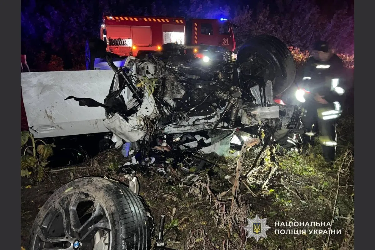 Водій BMW загинув на місці, ще четверо пасажирів отримали травми Водій BMW загинув на місці, ще четверо пасажирів отримали травми
