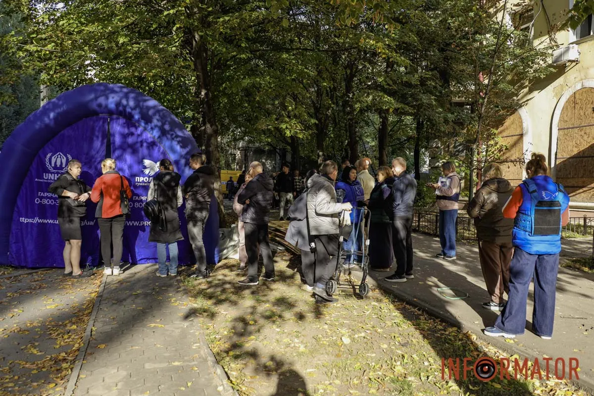 Вибуховою хвилею винесло вікна з рамами: що відбувається на місці атаки у Дніпрі 1